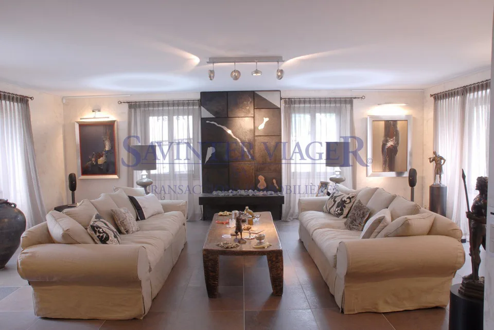 Maison 890 m² habitables, 12+ pièces, terrain 4'300 m² - Transformable en 3 appartements - Montricher (VD)