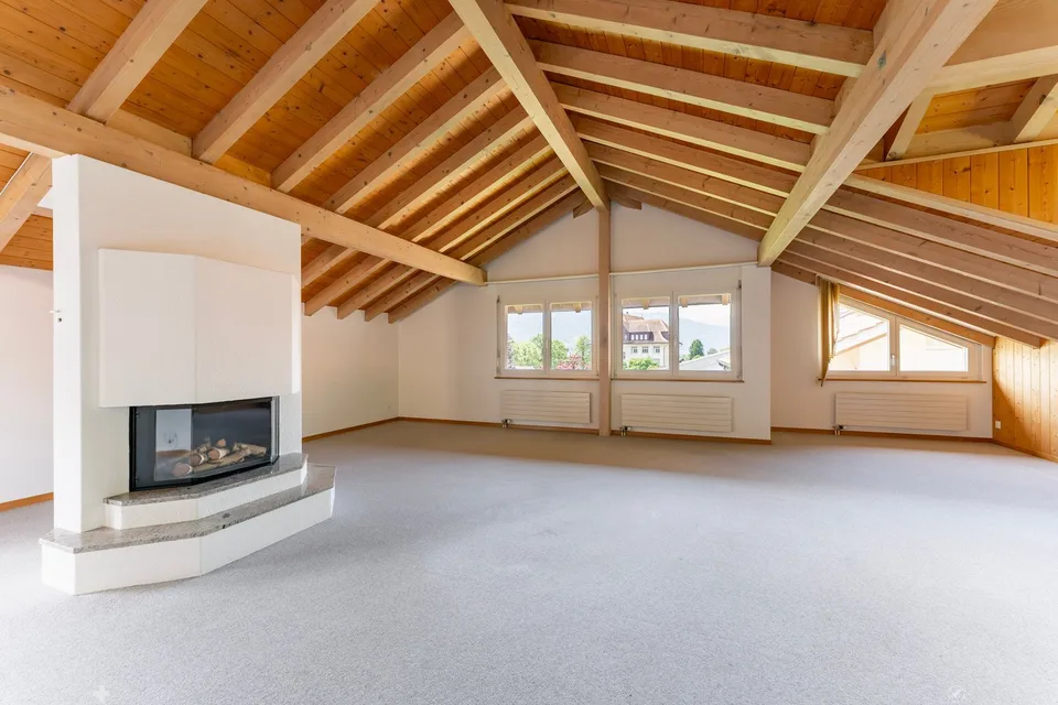 Grosszügige 4½-Zimmer Dachwohnung inklusive 2 Einstellhallenplätzen