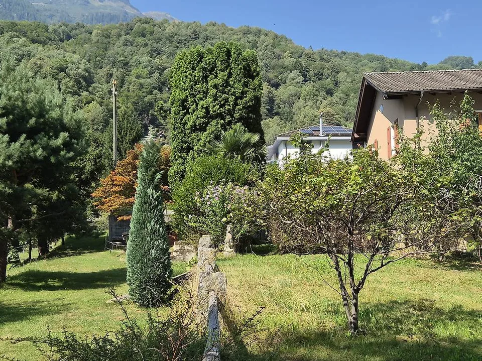 Acquarossa - Maison avec 7 pièces et grand terrain