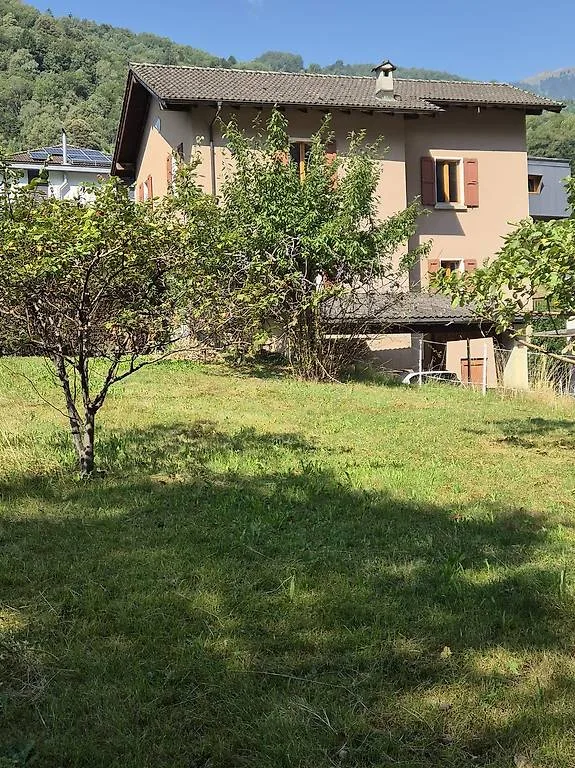 Acquarossa - Haus mit 7 Räumen und großem Grundstück – Foto 6 von 13