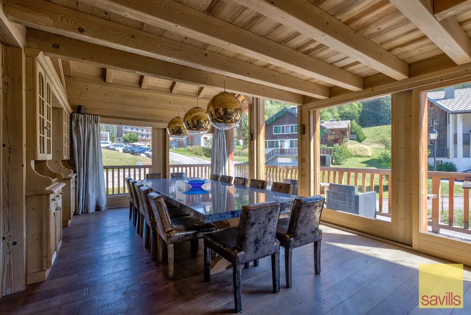 Un chalet eccezionalmente progettato e raro, a 50 metri dalle piste a Les Gets