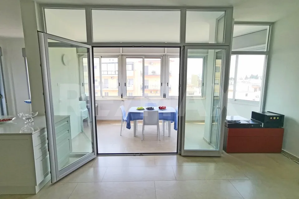 Appartement lumineux et moderne de 3,5 pièces dans un emplacement central