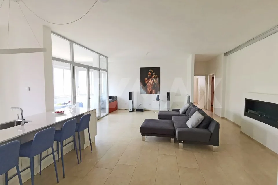 Appartement lumineux et moderne de 3,5 pièces dans un emplacement central