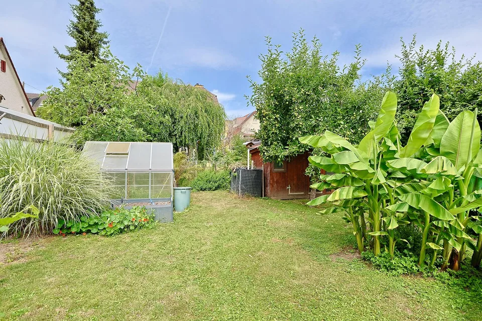 Casa unifamiliare affascinante – vivere con carattere e giardino
