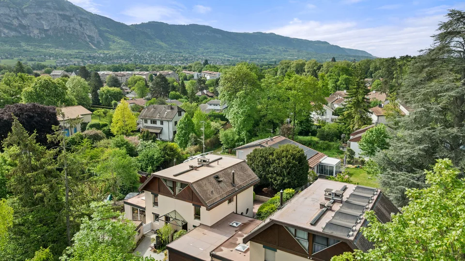 Maison jumelée familiale de charme avec jardin dans un cadre paisible