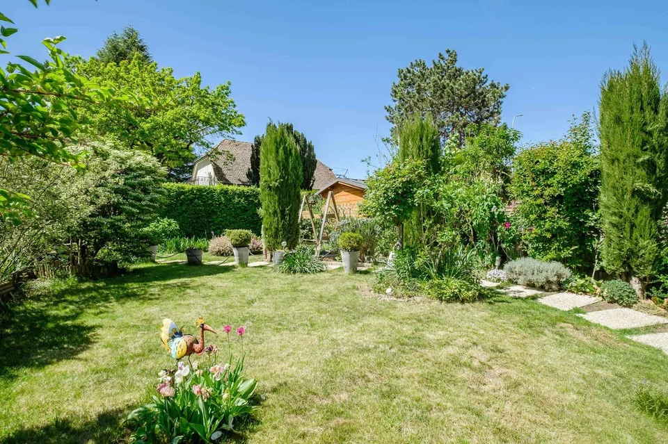 En exclusivité ! Agréable duplex avec terrasses et jardin privatif