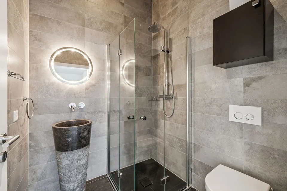 Prachtvolle individuelle Villa mit 7,5 Zimmern im modernen Design – Foto 8 von 12