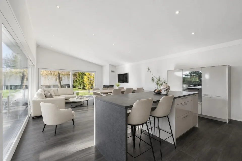 Prachtvolle individuelle Villa mit 7.5 Zimmern im modernen Design