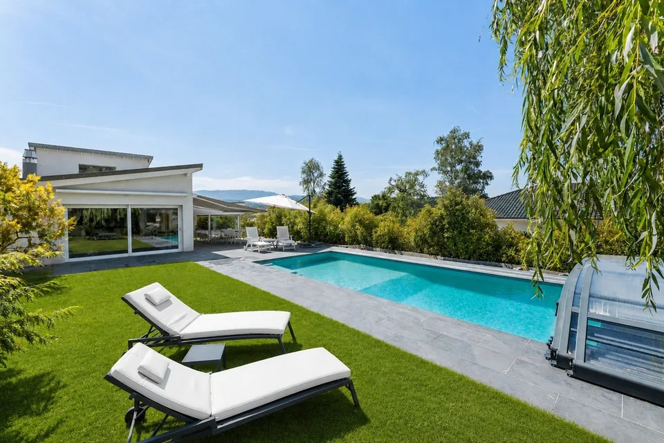 Prachtvolle individuelle Villa mit 7.5 Zimmern im modernen Design