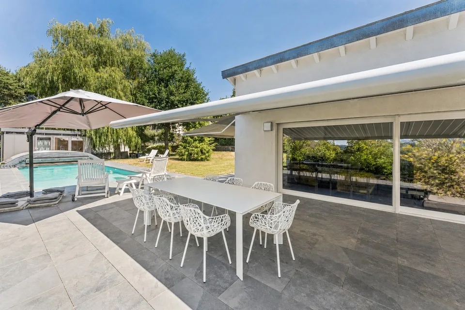 Prachtvolle individuelle Villa mit 7,5 Zimmern im modernen Design – Foto 11 von 12