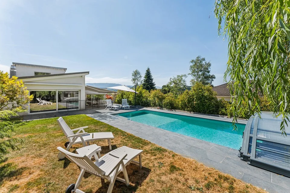 Prachtvolle individuelle Villa mit 7.5 Zimmern im modernen Design