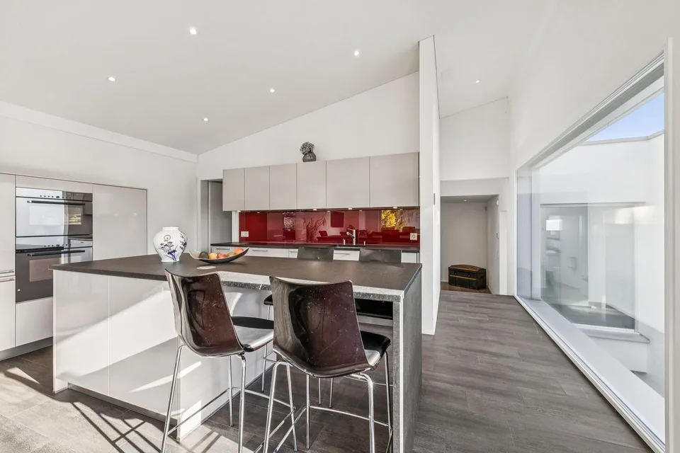 Prachtvolle individuelle Villa mit 7.5 Zimmern im modernen Design