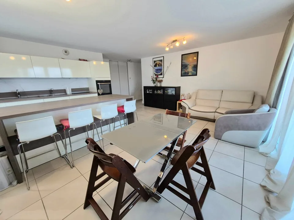 Schönes Apartment T4 mit Terrasse und Blick auf den Mont-Blanc, nahe der Grenze – Foto 6 von 13