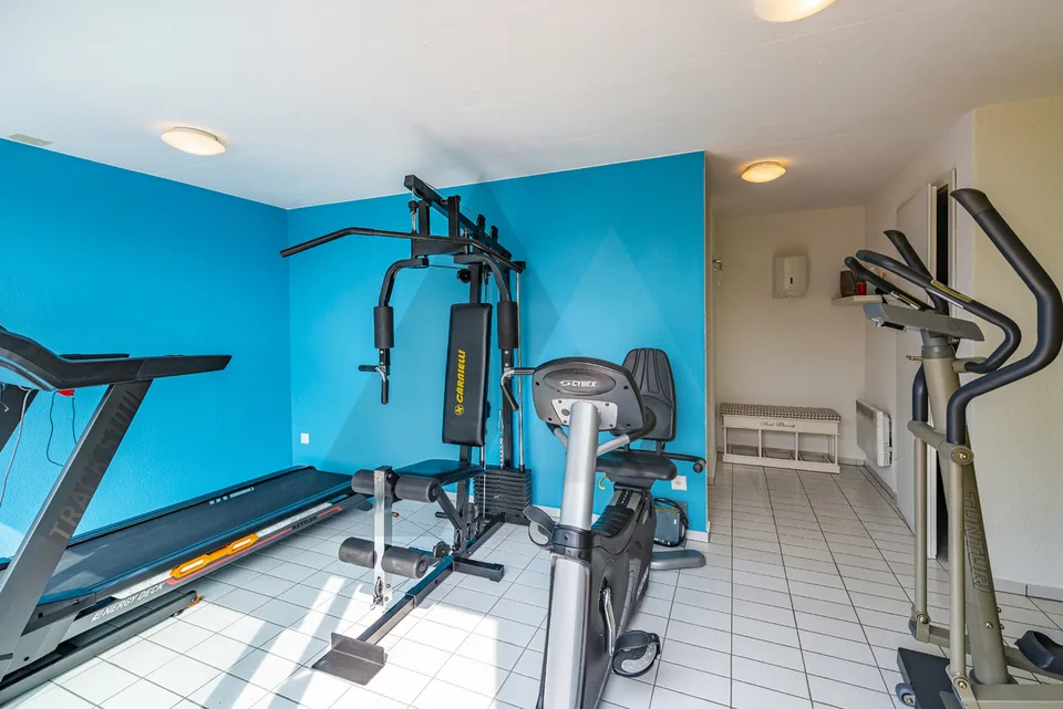 APPARTAMENTO CON GIARDINO PRIVATO E PISCINA CONDOMINIALE