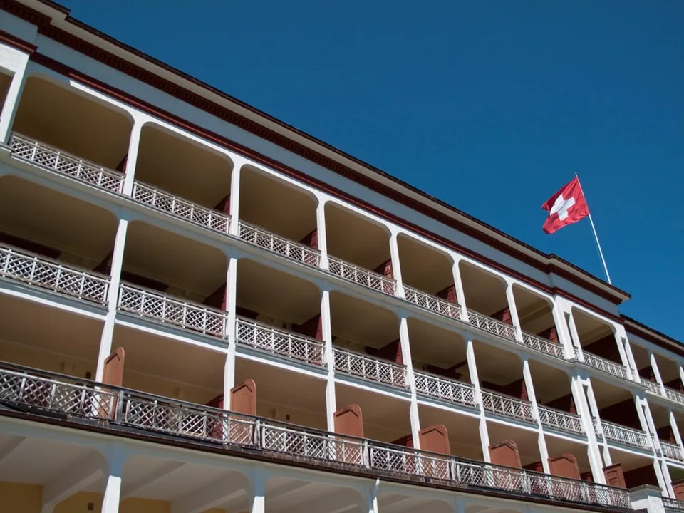 VALAIS CENTRAL : PROPRIÉTÉ D'EXCEPTION AVEC VILLA PRIVÉE ET MAISON D'HÔTES EN ACTIVITÉ À VENDRE.