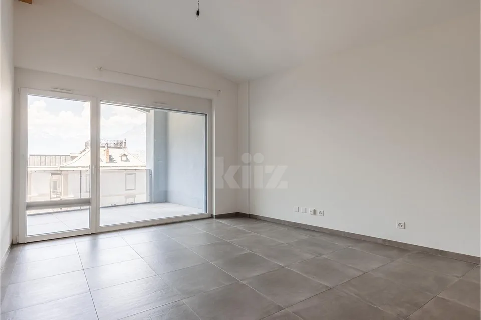 Superbes Wohnungen im contemporary Stil mit zwei Balkonen
