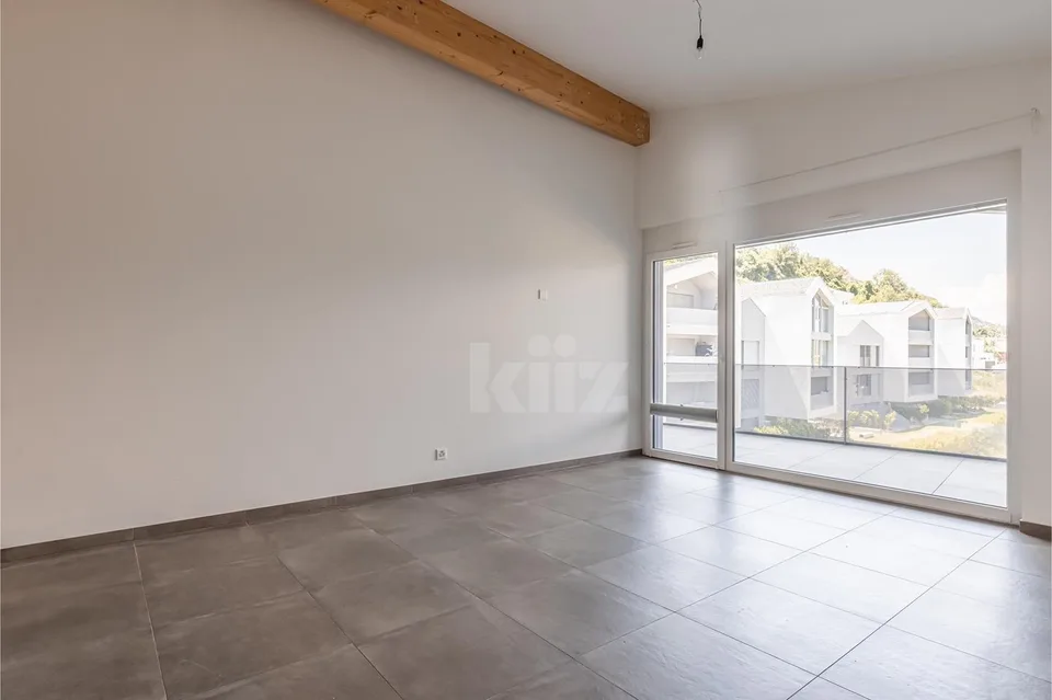 Superbes Wohnungen im contemporary Stil mit zwei Balkonen
