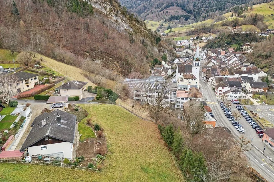 Bauland in Hanglage an attraktiver Wohnlage