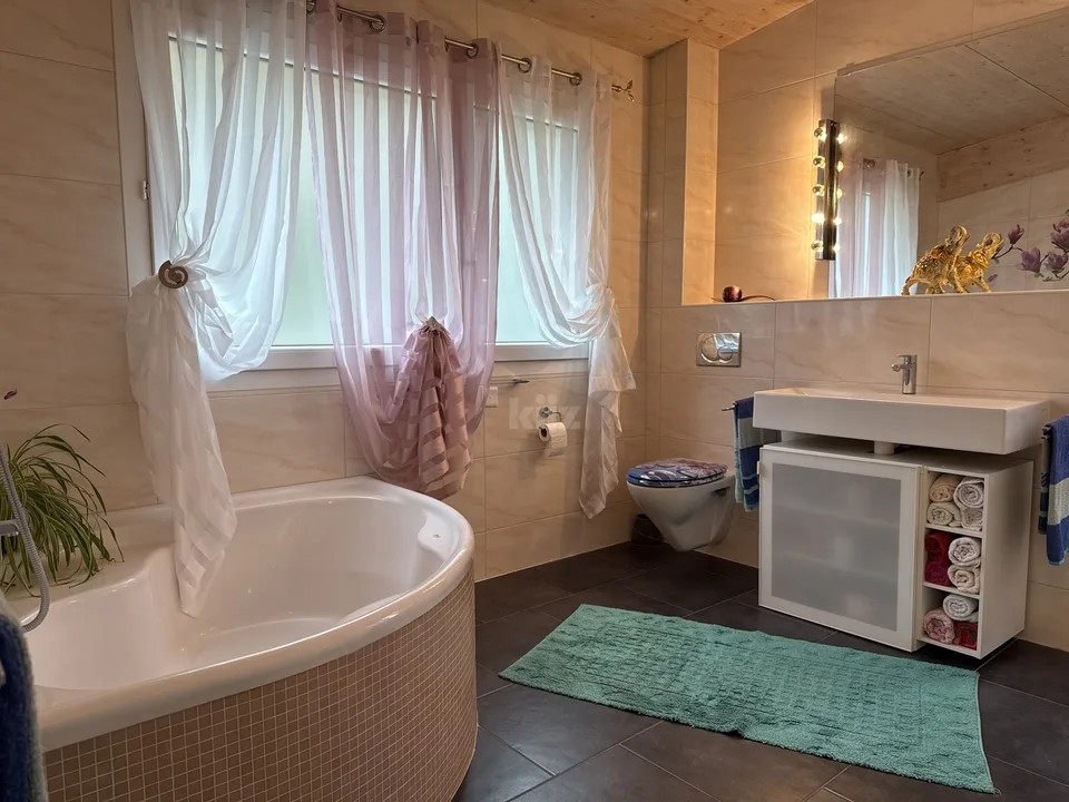 Beautiful family home with jacuzzi and lovely garden – photo 12 of 21