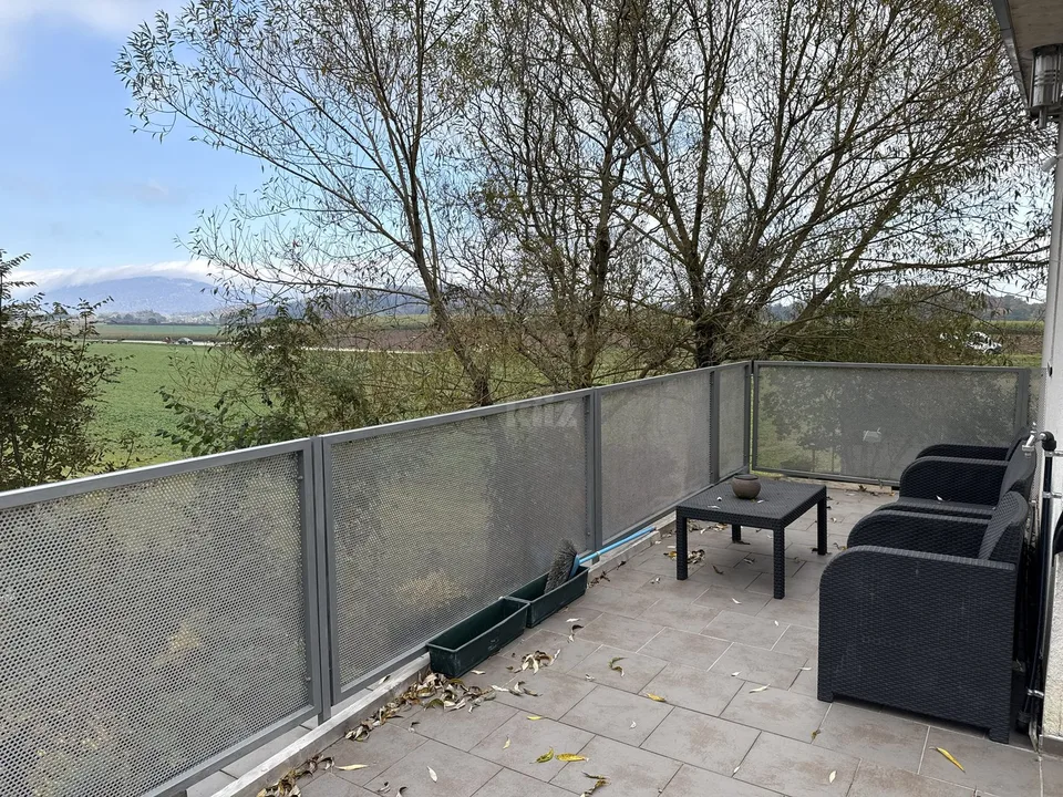 Beautiful family home with jacuzzi and lovely garden – photo 11 of 21