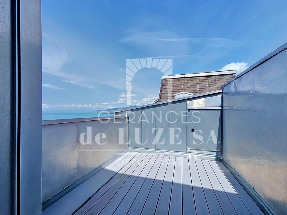 Con vista sul lago: 1,5 locali con soppalco e balcone
