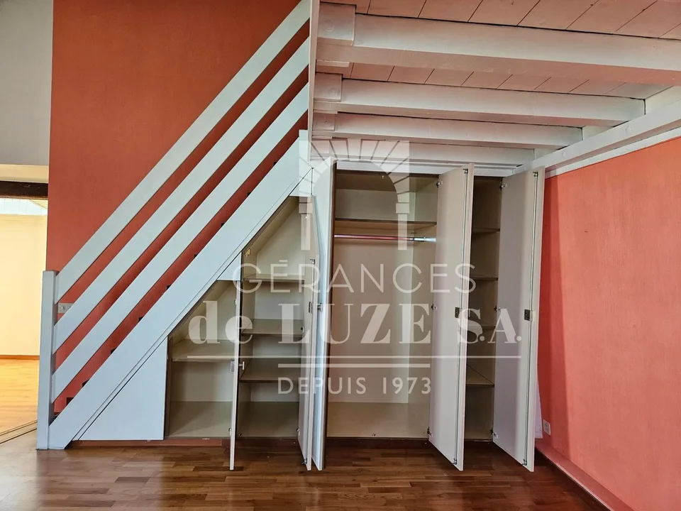 Surplombant le lac : 1.5 pièce avec mezzanine et balcon – photo 12 sur 13