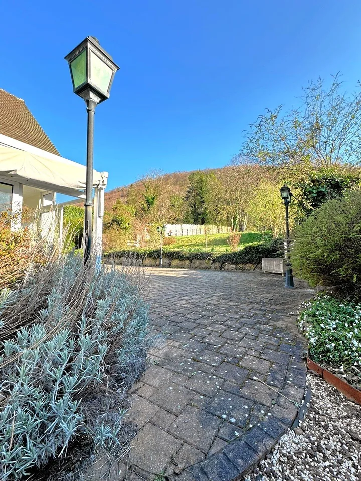 Casa dell'Architetto di 218 m² in un'oasi di verde