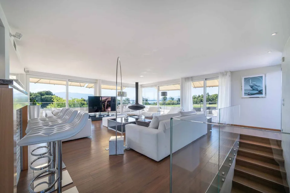 Luxuriöse Wohnung, die das gesamte Gebäude einnimmt