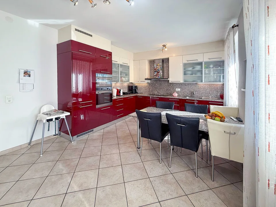 Casa unifamiliare con grande giardino – foto 7 di 18