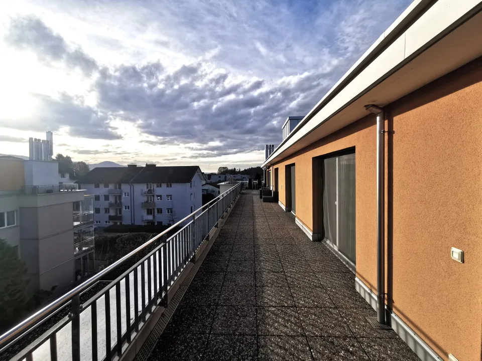 Appartamento penthouse attico 5,5 locali con vista sulla montagna a Wagen, Rapperswil-Jona