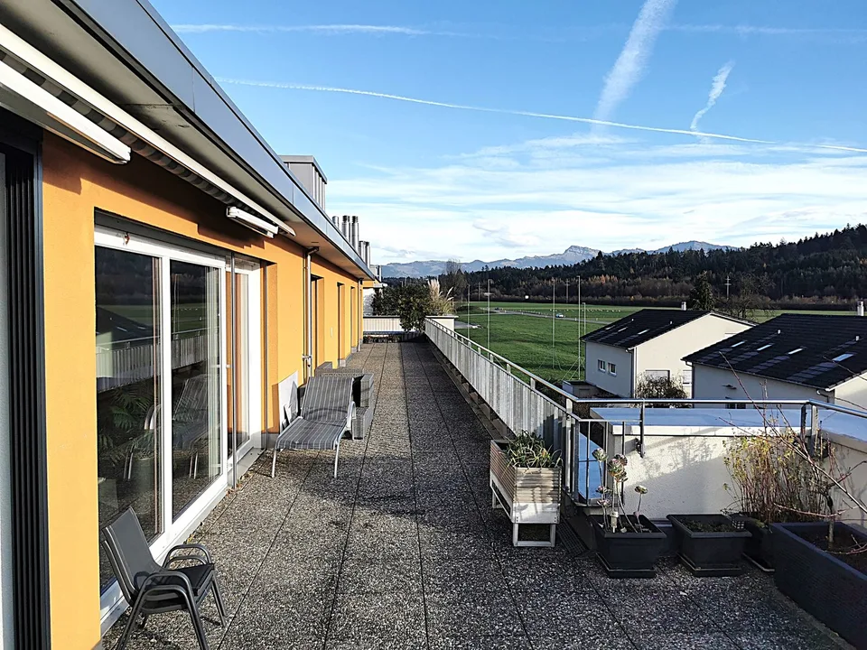 Appartamento penthouse attico 5,5 locali con vista sulla montagna a Wagen, Rapperswil-Jona