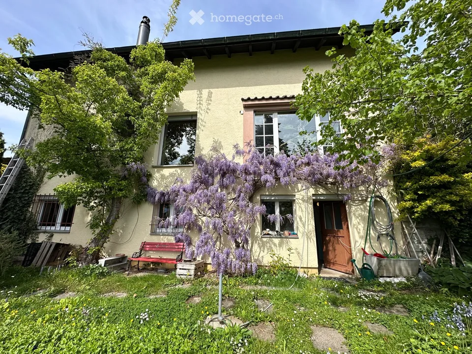 Grosszügiges Einfamilenhaus auf 833 m² | weitläufiger Privatgarten | Alpenpanorama