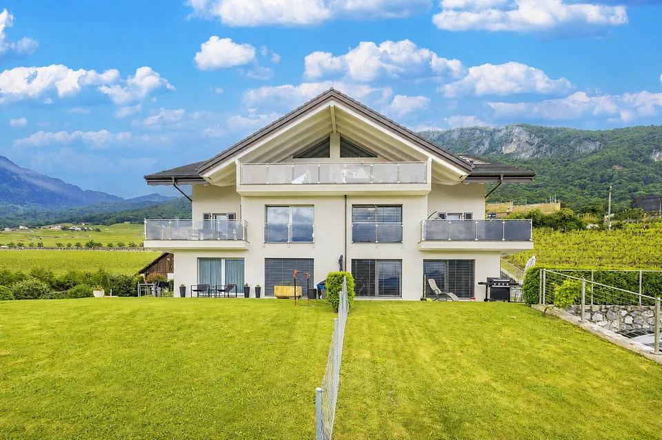 MAGNIFIQUE OPPORTUNITÉ - IMMEUBLE AVEC RENDEMENT INTÉRESSANT !