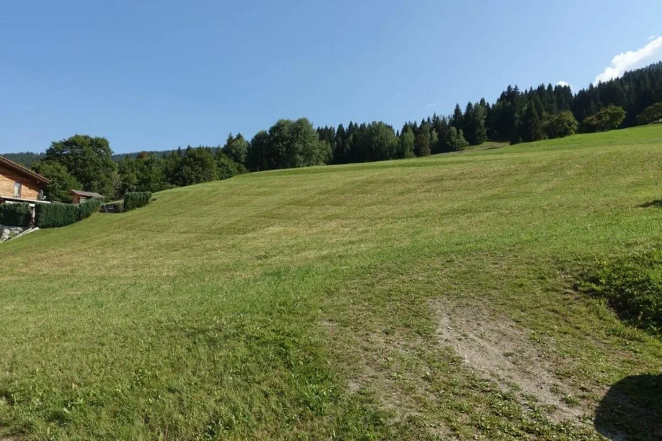 Villaggio di Maiensäss con 3 case come residenza principale