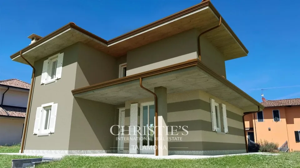 Villa unifamiliare con piscina e giardino a Nizza Monferrato