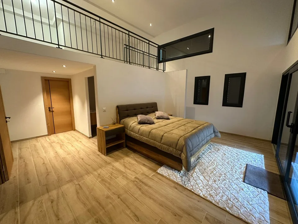 Chalet di nuova costruzione esclusivo con vista mozzafiato a Crans-Montana