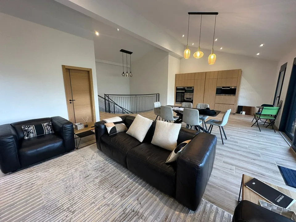 Chalet di nuova costruzione esclusivo con vista mozzafiato a Crans-Montana