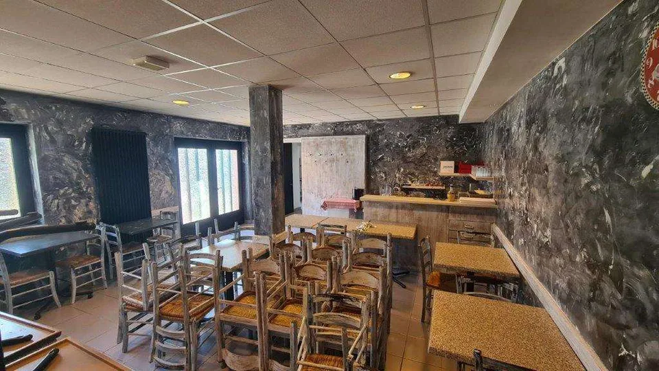 NOVAZZANO: Grand bâtiment avec ancien restaurant, 4.5 pièces et 30 places de parking – photo 8 sur 10