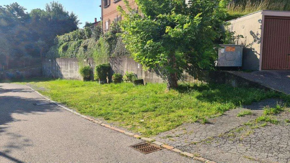 NOVAZZANO: Grand bâtiment avec ancien restaurant, 4.5 pièces et 30 places de parking – photo 4 sur 10