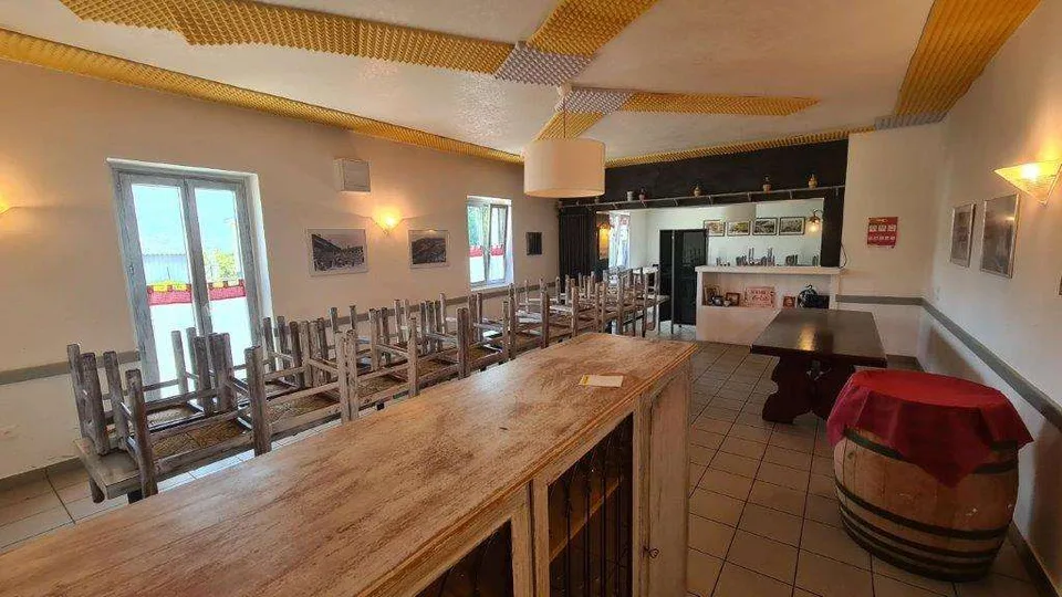 NOVAZZANO: Grand bâtiment avec ancien restaurant, 4.5 pièces et 30 places de parking – photo 6 sur 10