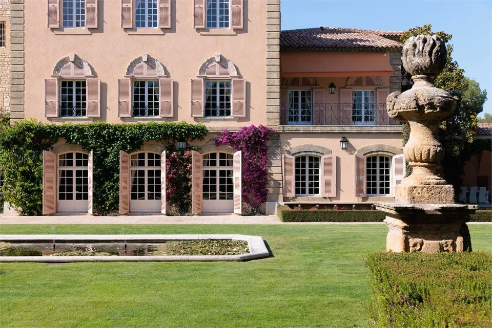 UNA PROPRIETÀ D'ECCEZIONE TRA MOUGINS E VALBONNE