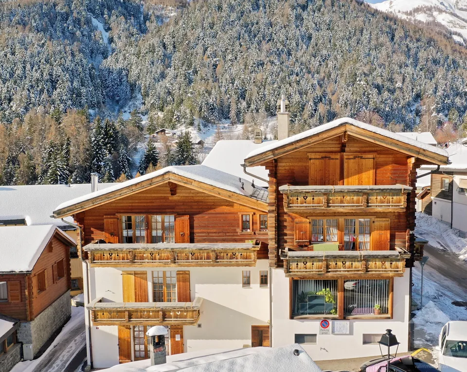 Appartement de 4.5 pièces au centre de la station avec belle vue