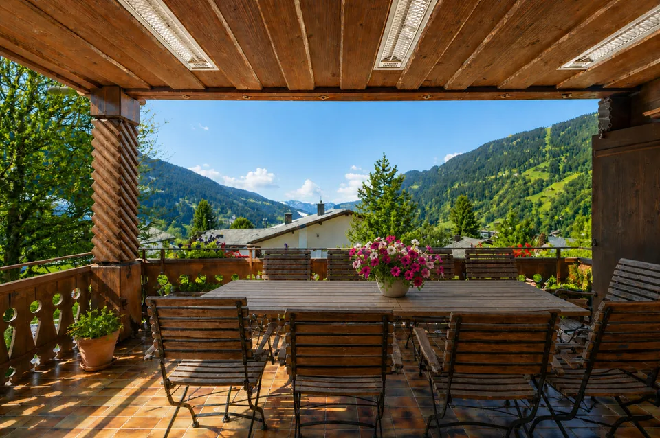 Klosters : caractère de chalet sur deux niveaux d'habitation