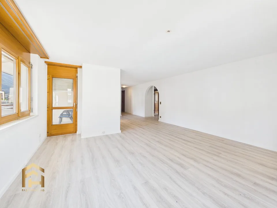 Appartamento unico 4.5 locali con studio separato e vista panoramica a Bri