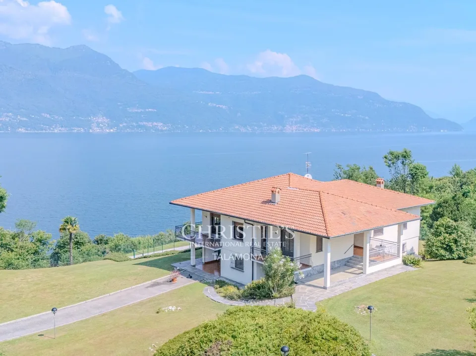 Exklusive Villa mit Pool und einzigartigem Panoramablick auf den Lago Maggiore