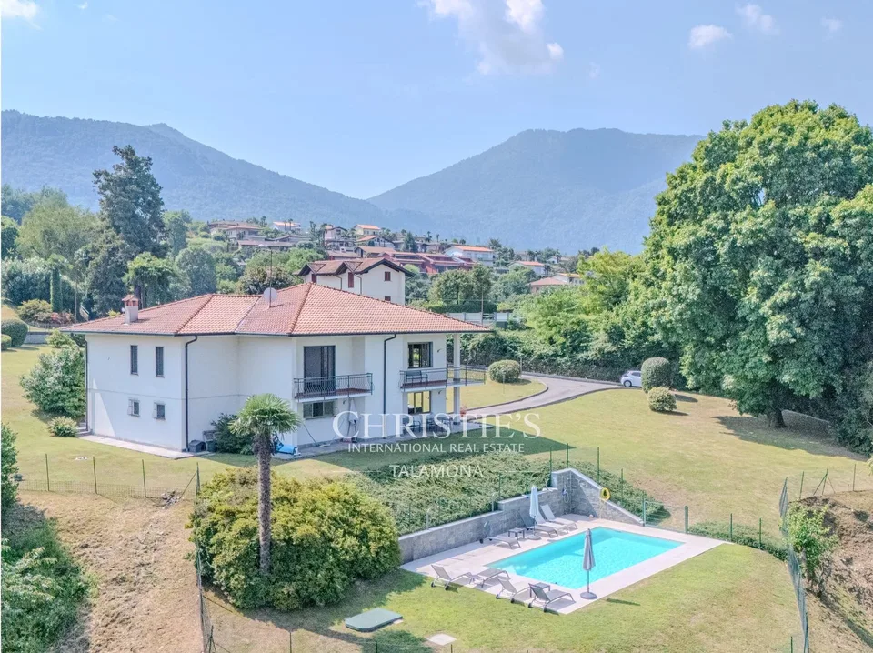 Exklusive Villa mit Pool und einzigartigem Panoramablick auf den Lago Maggiore