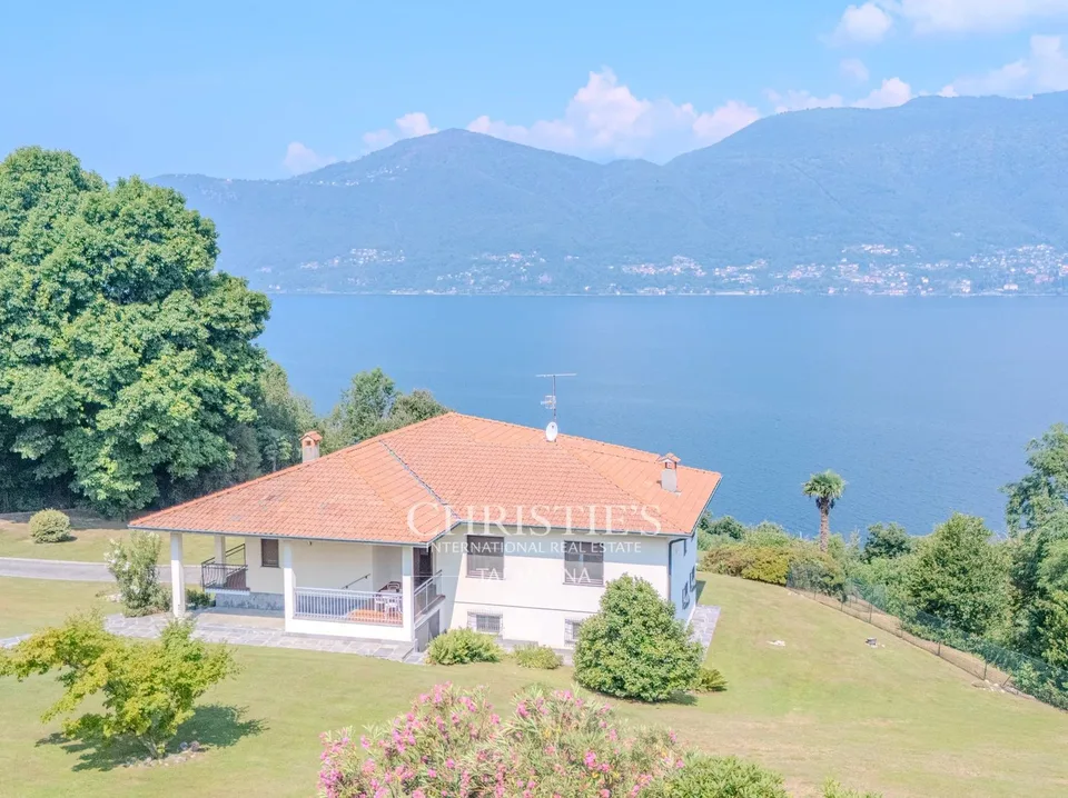 Exklusive Villa mit Pool und einzigartigem Panoramablick auf den Lago Maggiore