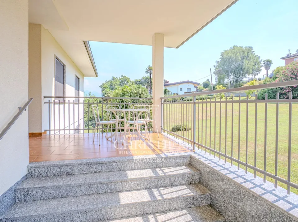 Exklusive Villa mit Pool und einzigartigem Panoramablick auf den Lago Maggiore – Foto 8 von 13