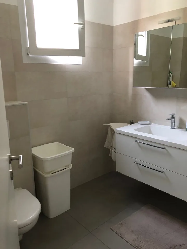 Geräumige 2.5 Zimmer, Garage und externer Parkplatz inklusive!