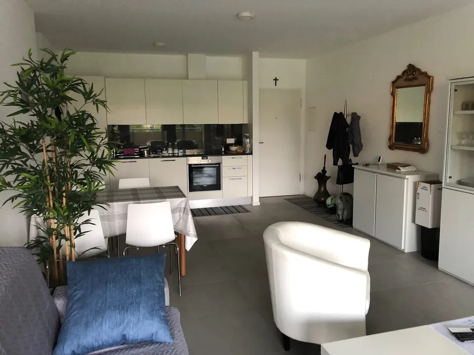 Geräumige 2.5 Zimmer, Garage und externer Parkplatz inklusive!